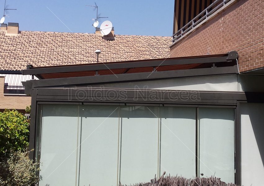 Foto de verandas instaladas por toldos narcea